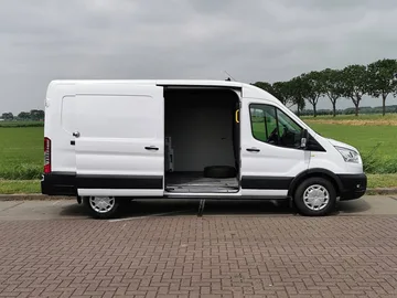 Перевізник Фургон Ford Transit в Antwerpen Бельгія